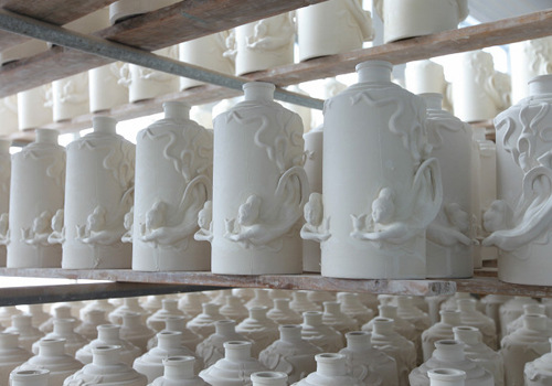 景德鎮(zhèn)陶瓷酒瓶 三雄丹青瓷3斤酒壇的藝術(shù)與實(shí)用