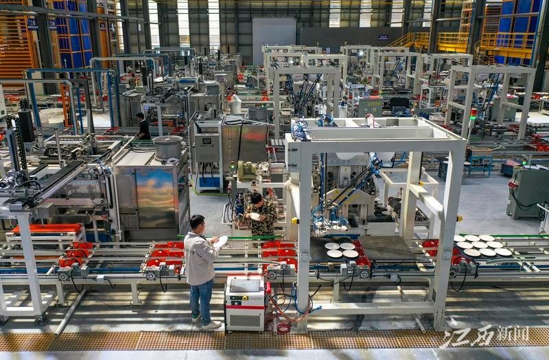 湘東 智能制造推進陶瓷產(chǎn)業(yè)轉(zhuǎn)型升級